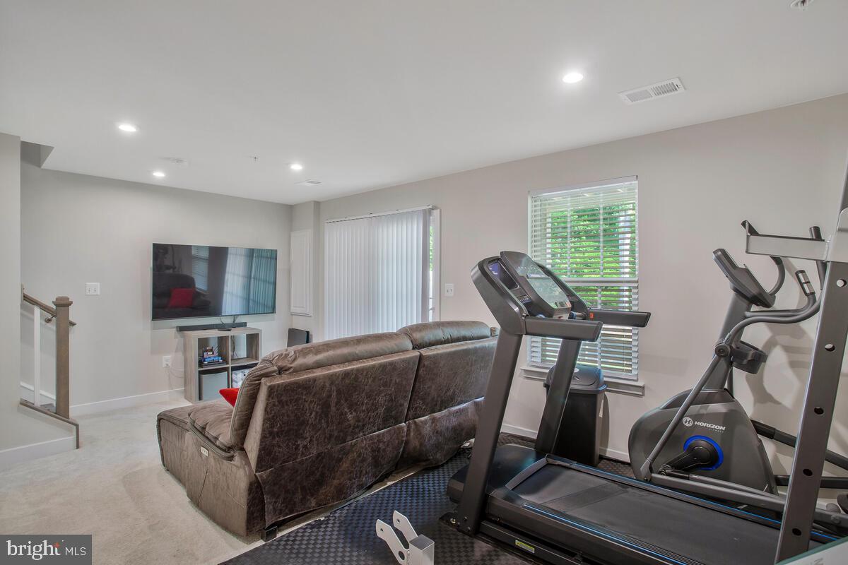 ARMSTRONG VILLAGE - Residential