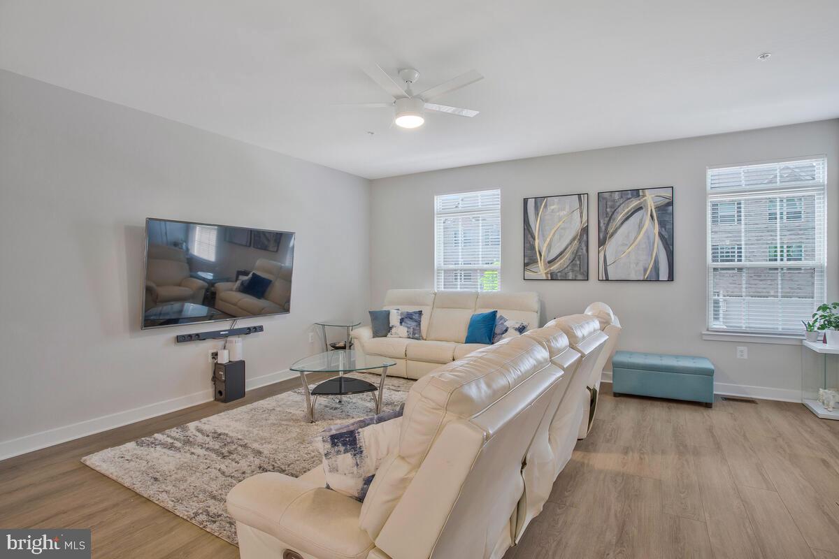 ARMSTRONG VILLAGE - Residential