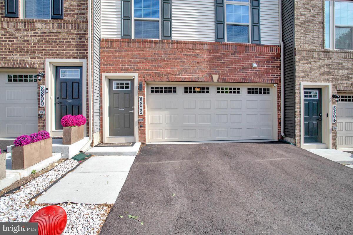 ARMSTRONG VILLAGE - Residential