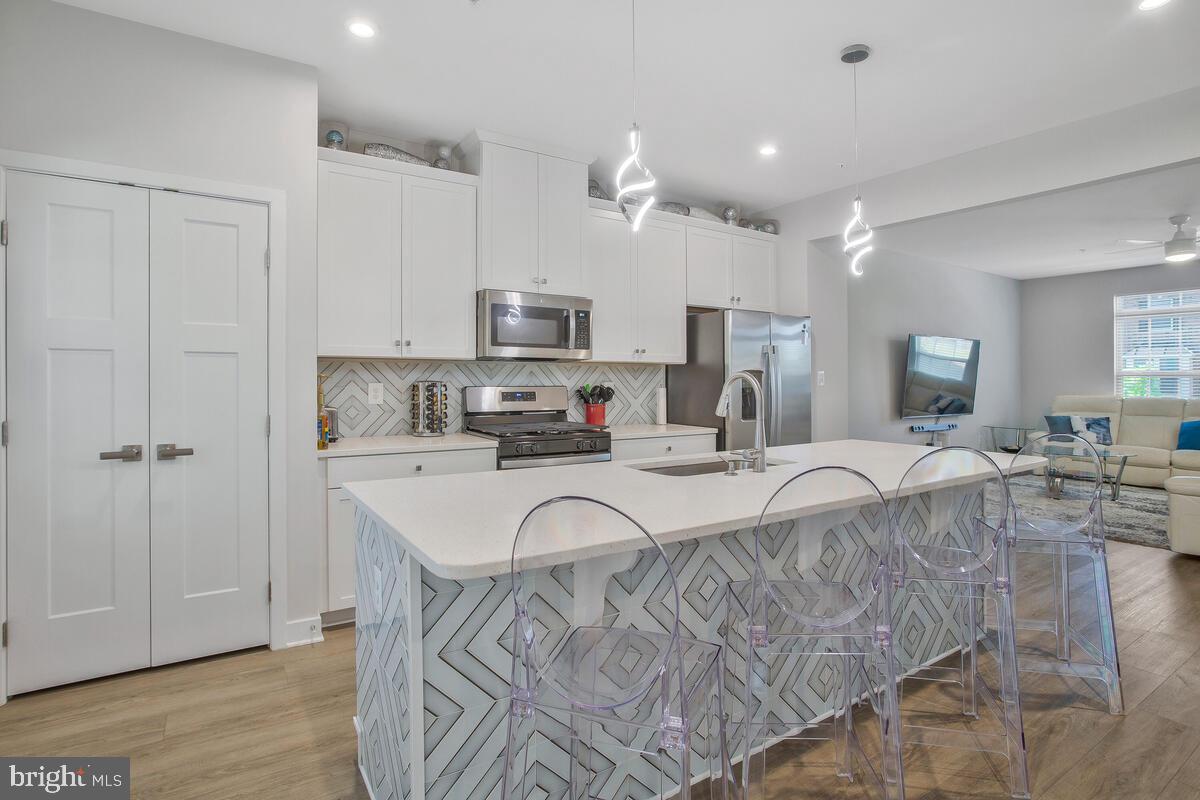 ARMSTRONG VILLAGE - Residential