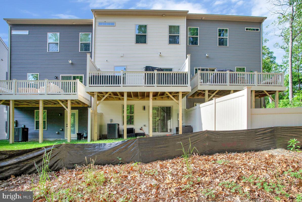 ARMSTRONG VILLAGE - Residential