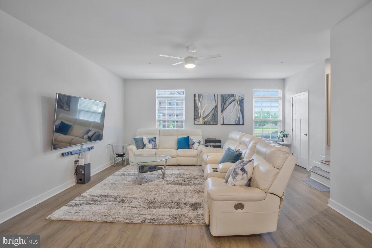 ARMSTRONG VILLAGE - Residential