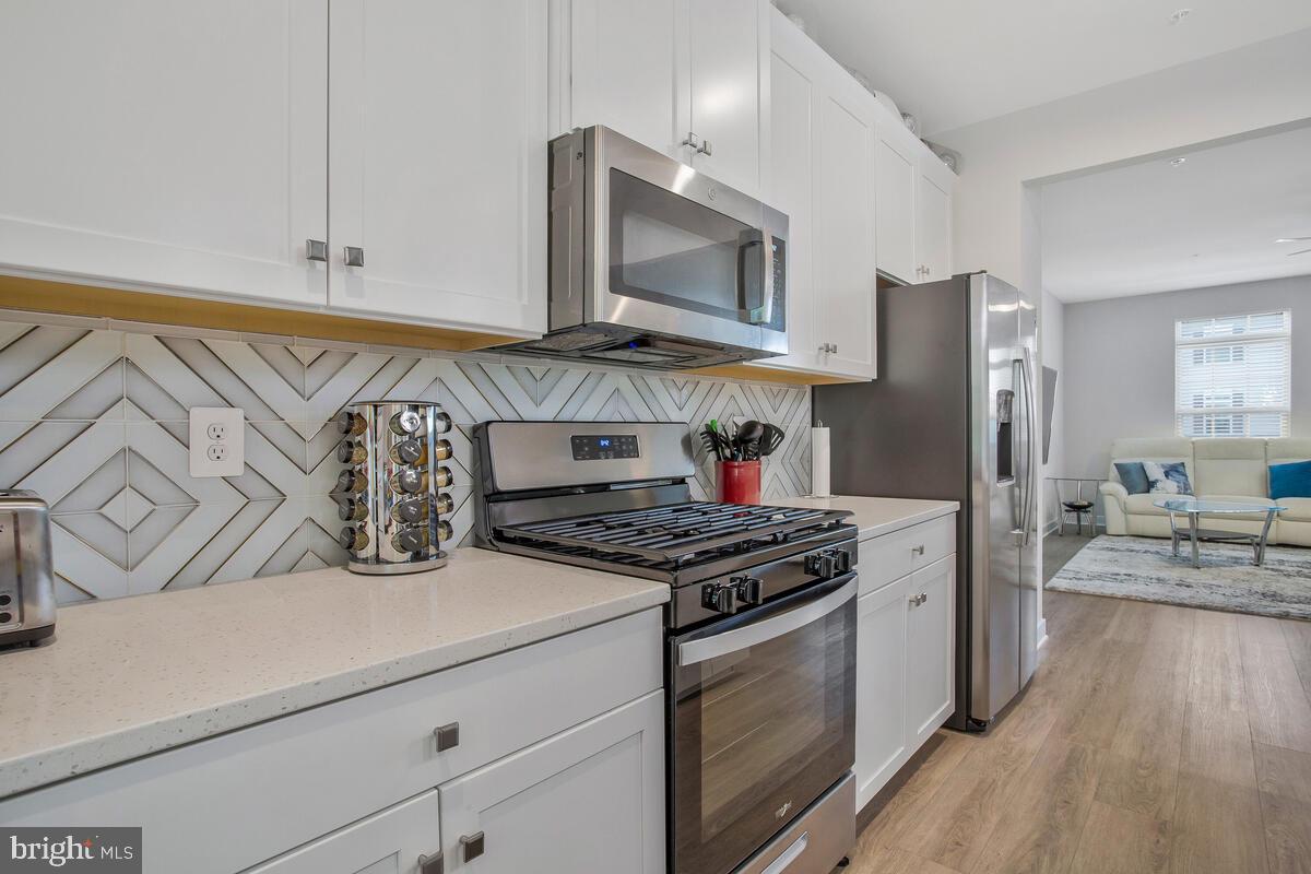 ARMSTRONG VILLAGE - Residential