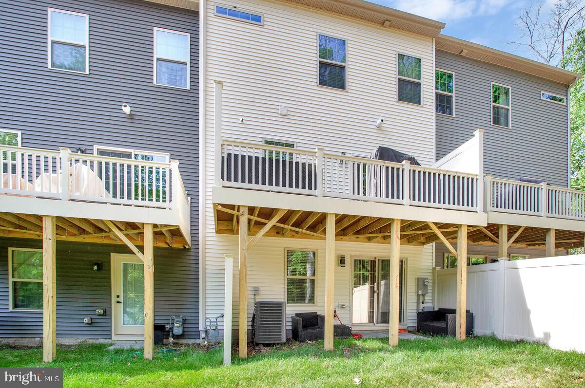 ARMSTRONG VILLAGE - Residential