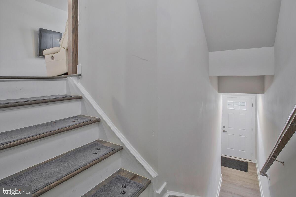 ARMSTRONG VILLAGE - Residential