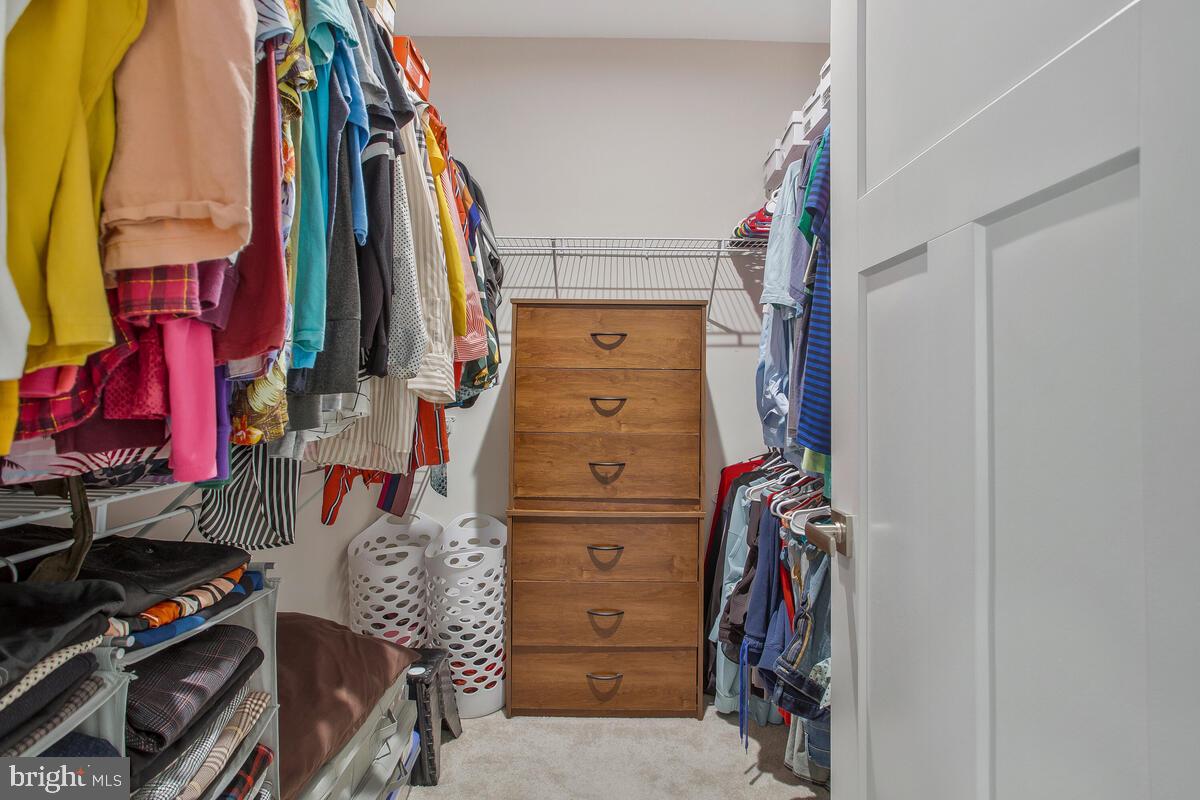 ARMSTRONG VILLAGE - Residential