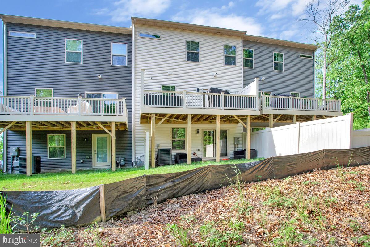 ARMSTRONG VILLAGE - Residential