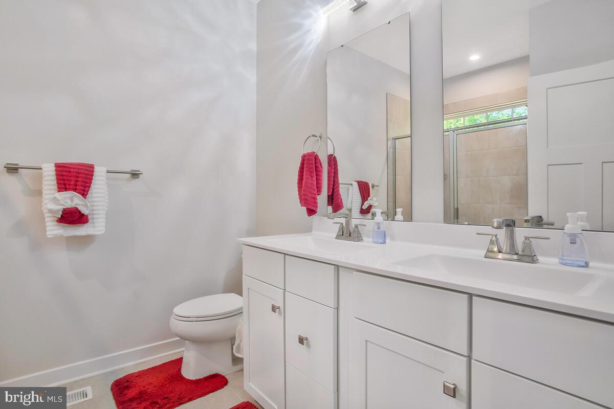 ARMSTRONG VILLAGE - Residential