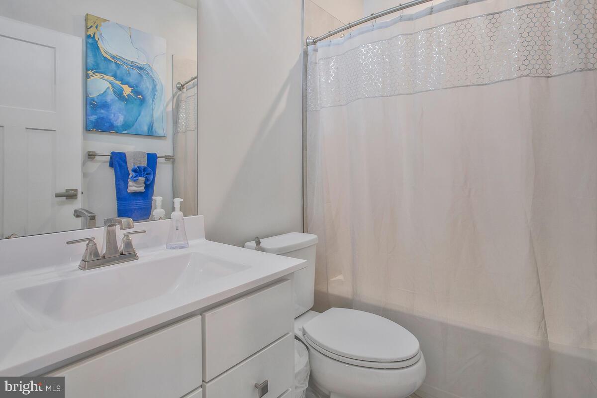 ARMSTRONG VILLAGE - Residential