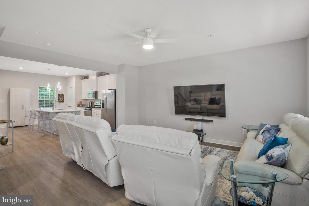 ARMSTRONG VILLAGE - Residential