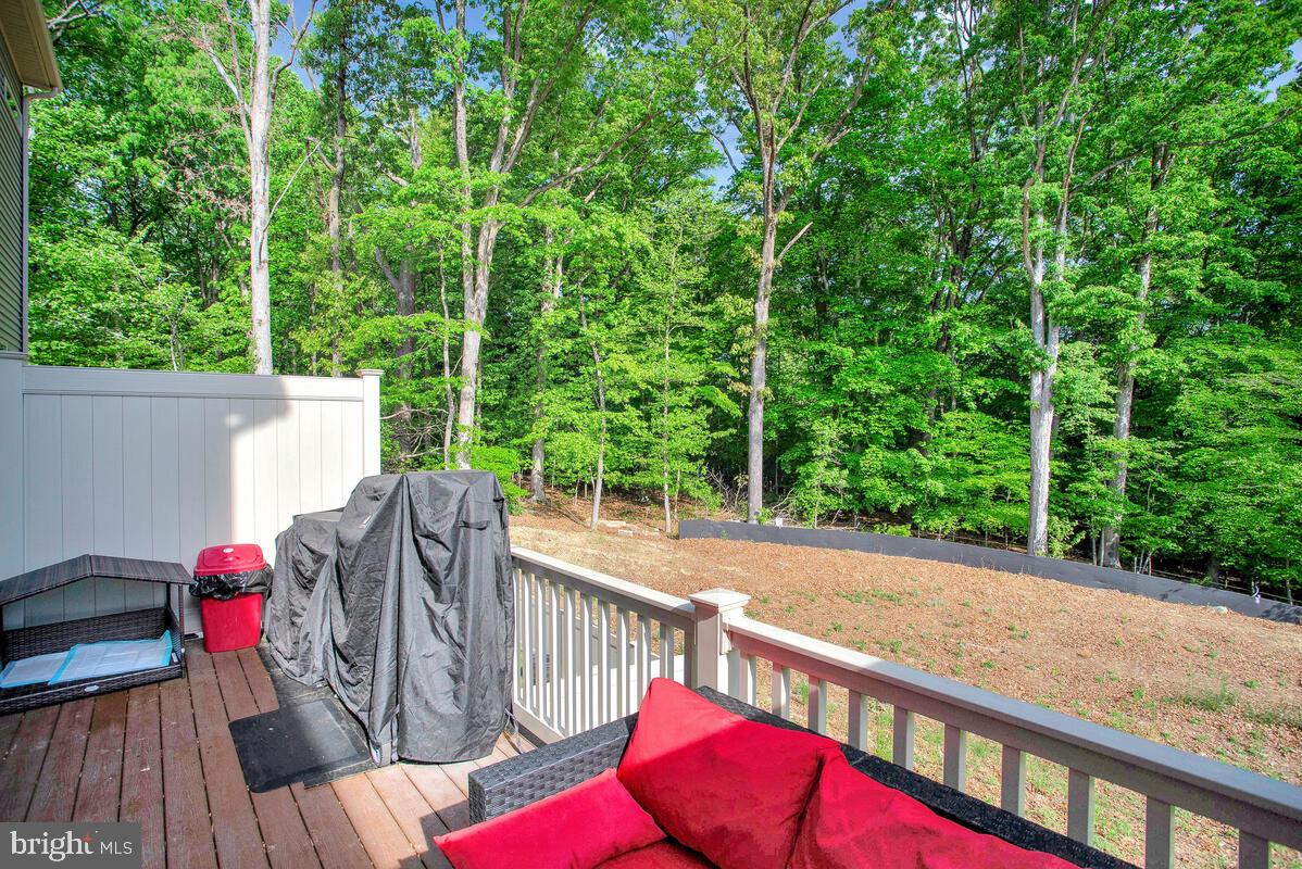 ARMSTRONG VILLAGE - Residential