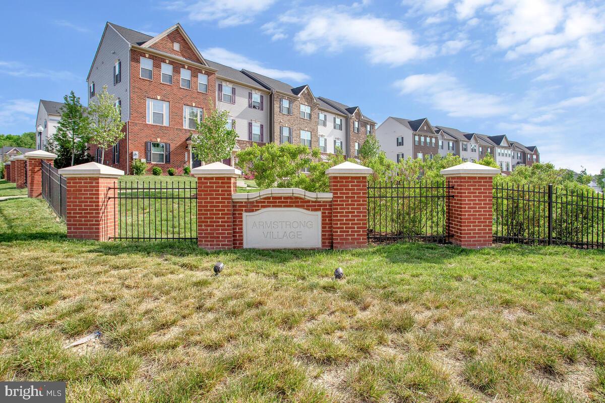 ARMSTRONG VILLAGE - Residential