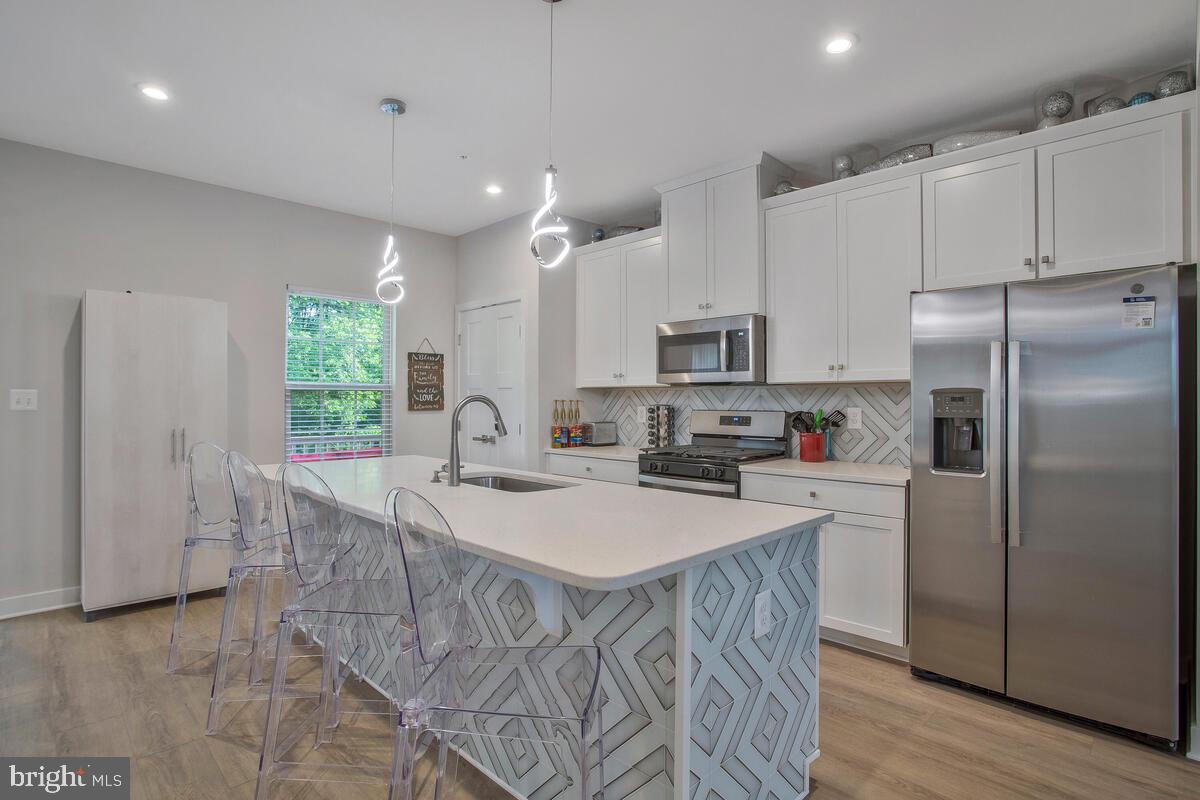 ARMSTRONG VILLAGE - Residential