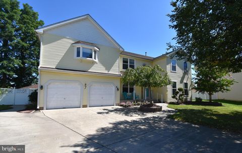 Photo of 7 Cindy Court, BURLINGTON, NJ 08016 (MLS # NJBL2098396) Photo of 7 Cindy Court, BURLINGTON, NJ 08016 (MLS # NJBL2098396)