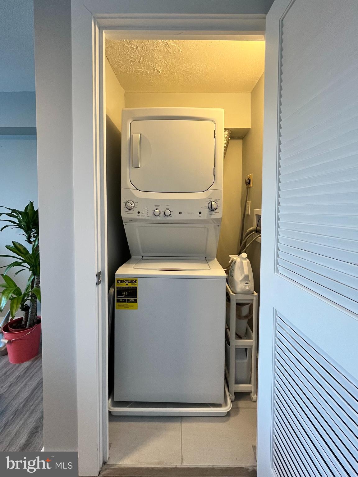 WINDMILL SQUARE - Residential