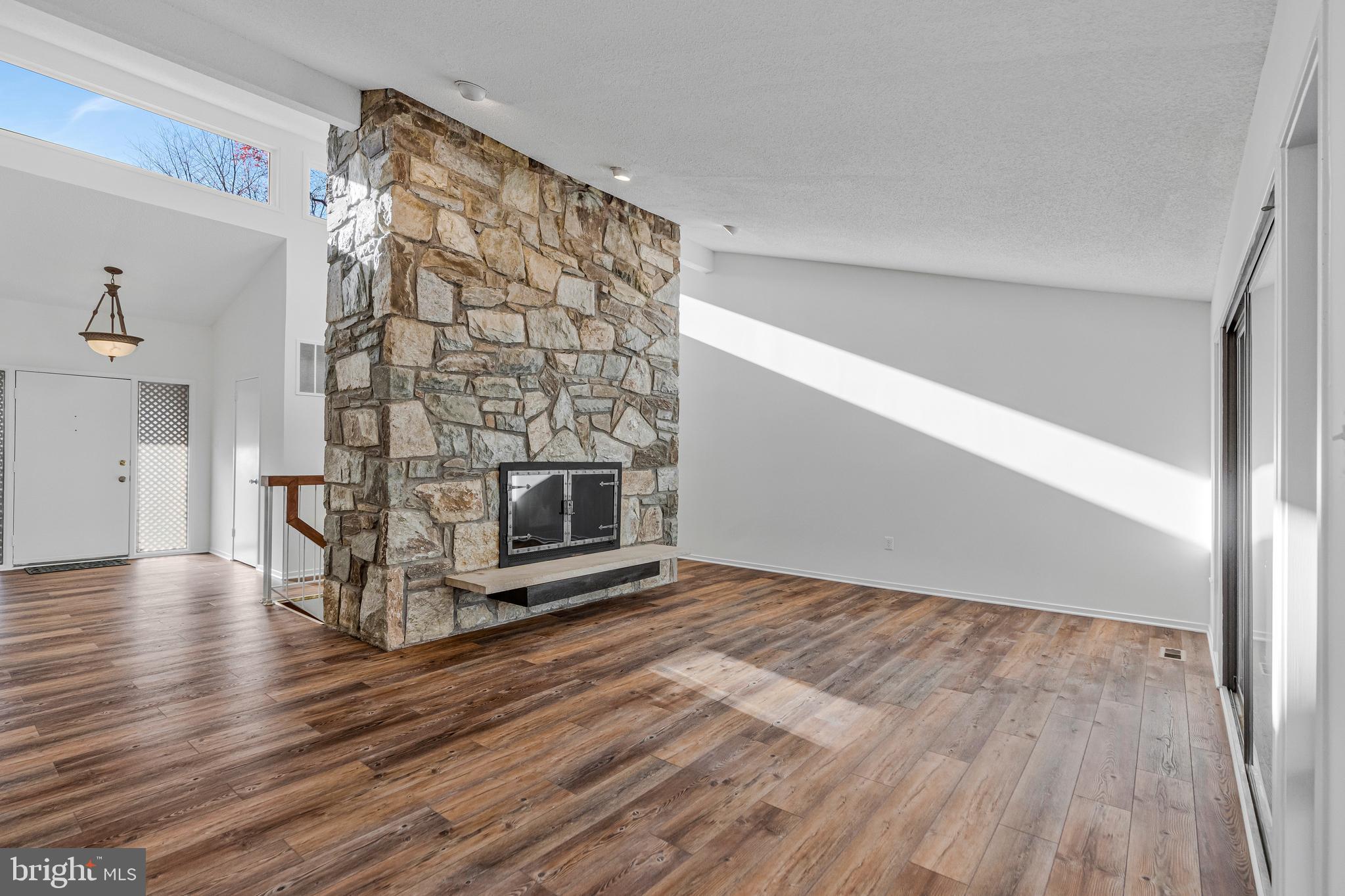 9118 CRICKLEWOOD COURT