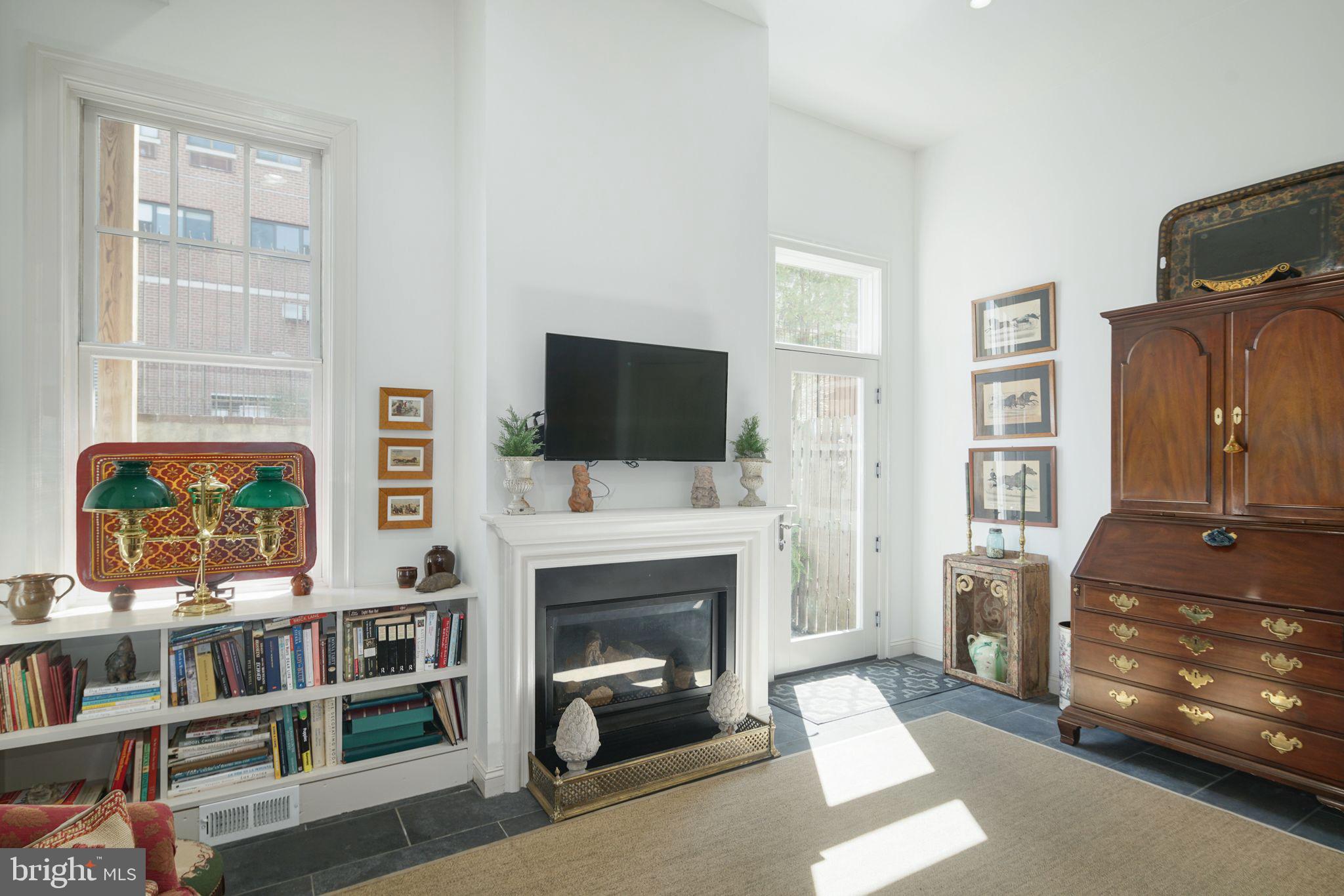 SOCIETY HILL - Residential