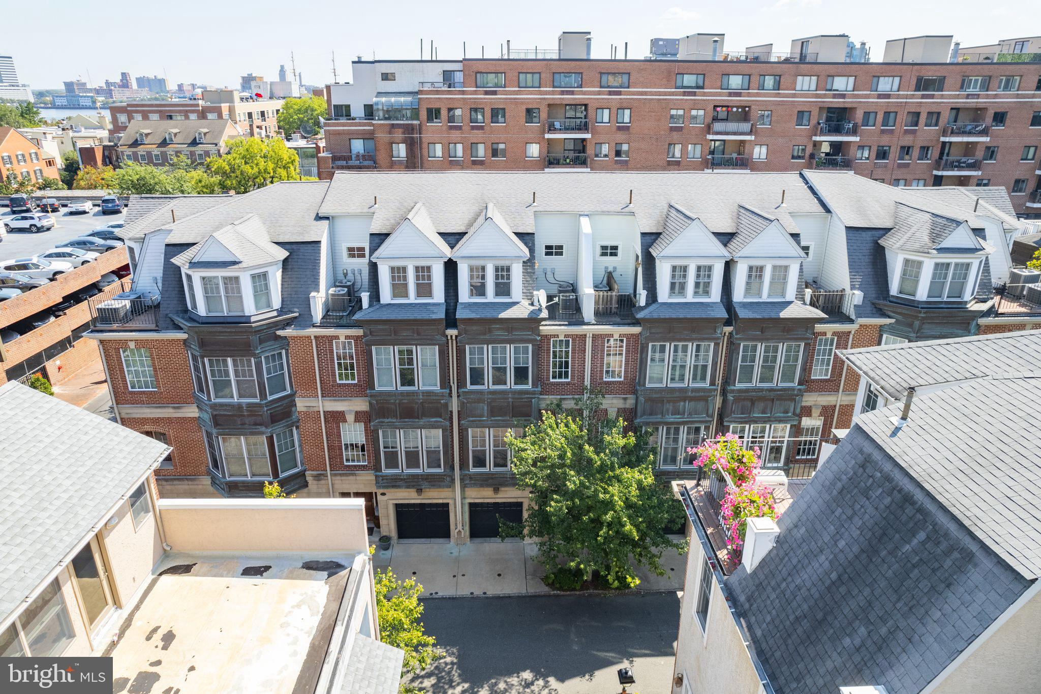 SOCIETY HILL - Residential