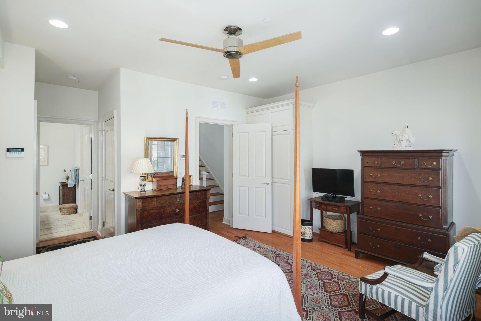 SOCIETY HILL - Residential