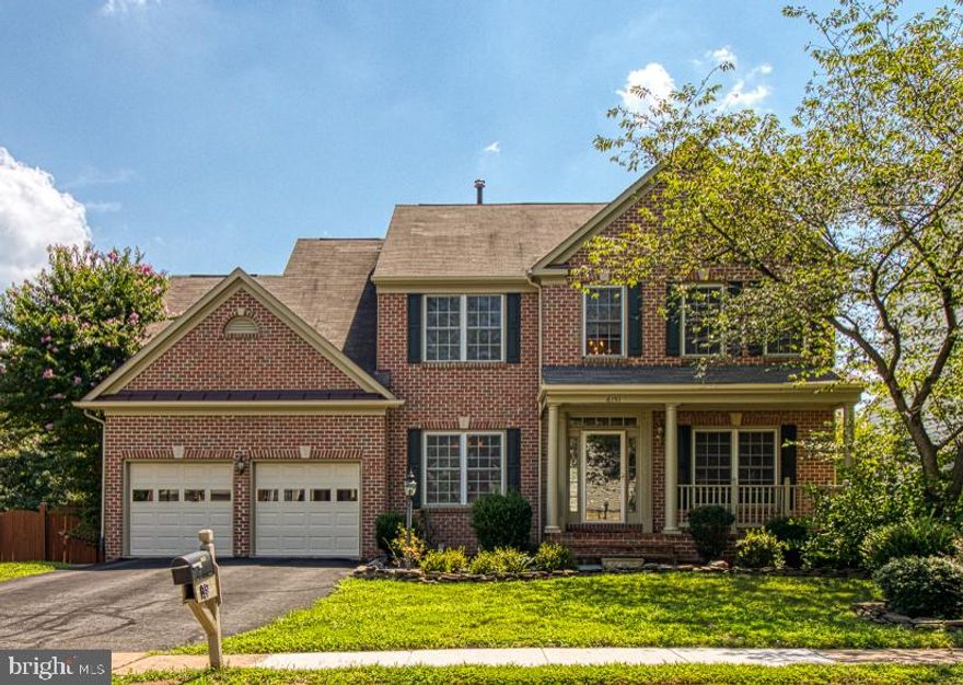 Fantastic detached colonial home in HIGHGROVE ESTATE!  Beautiful floor plan, hardwood floor with stunning gourmet kitchen,  granite counter top, stainless steel appliances.  Spacious Master bedroom with walk-in closet and beautiful Mater bath. Fully finished walk out basement with dry bar and extra room for entertainment.  2 car garage with plenty of visitor parking. Great location to Ft. Belvoir (11.8mi), Pentagon (11.8mi), Ft. Myer (13.5mi), Navy Yard (15.2mi). Springfield Town Center is 1.5mi , Franconia-Springfield Metro Station is 2.1mi and Kingstown Town Center is 2.7mi.