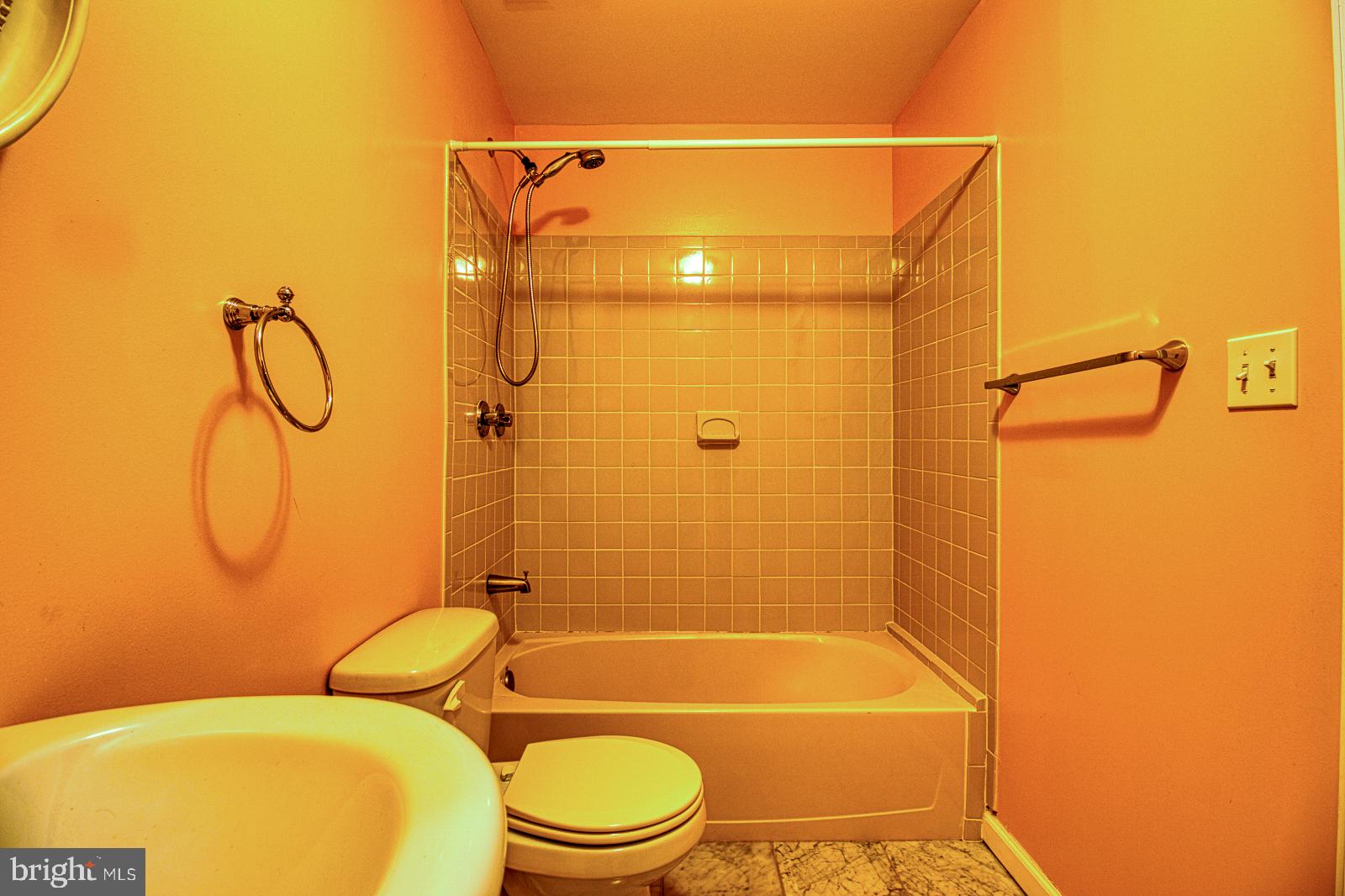 HIGHGROVE ESTATES - Residential Lease