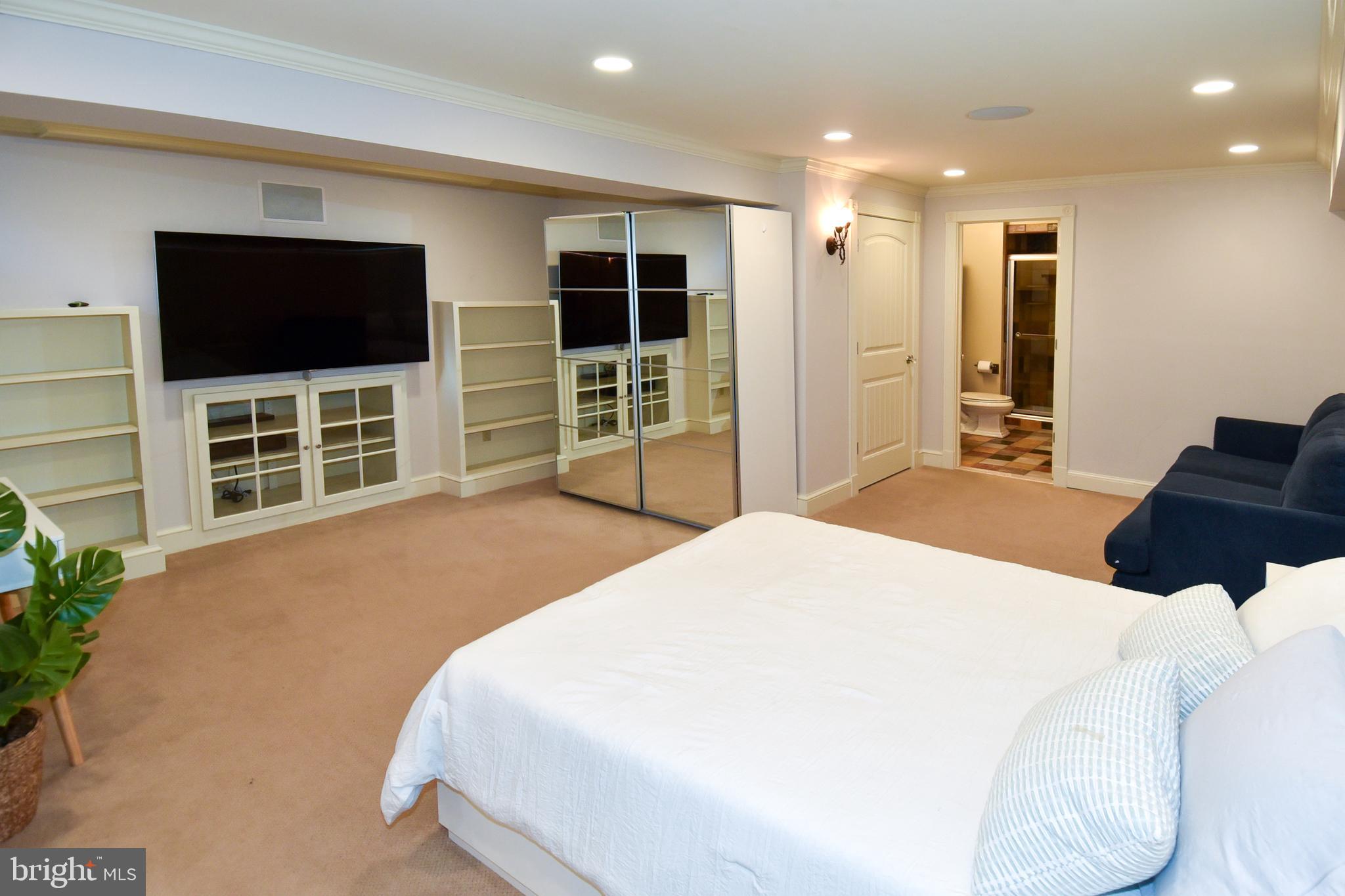 ROSE HILL FALLS - Residential