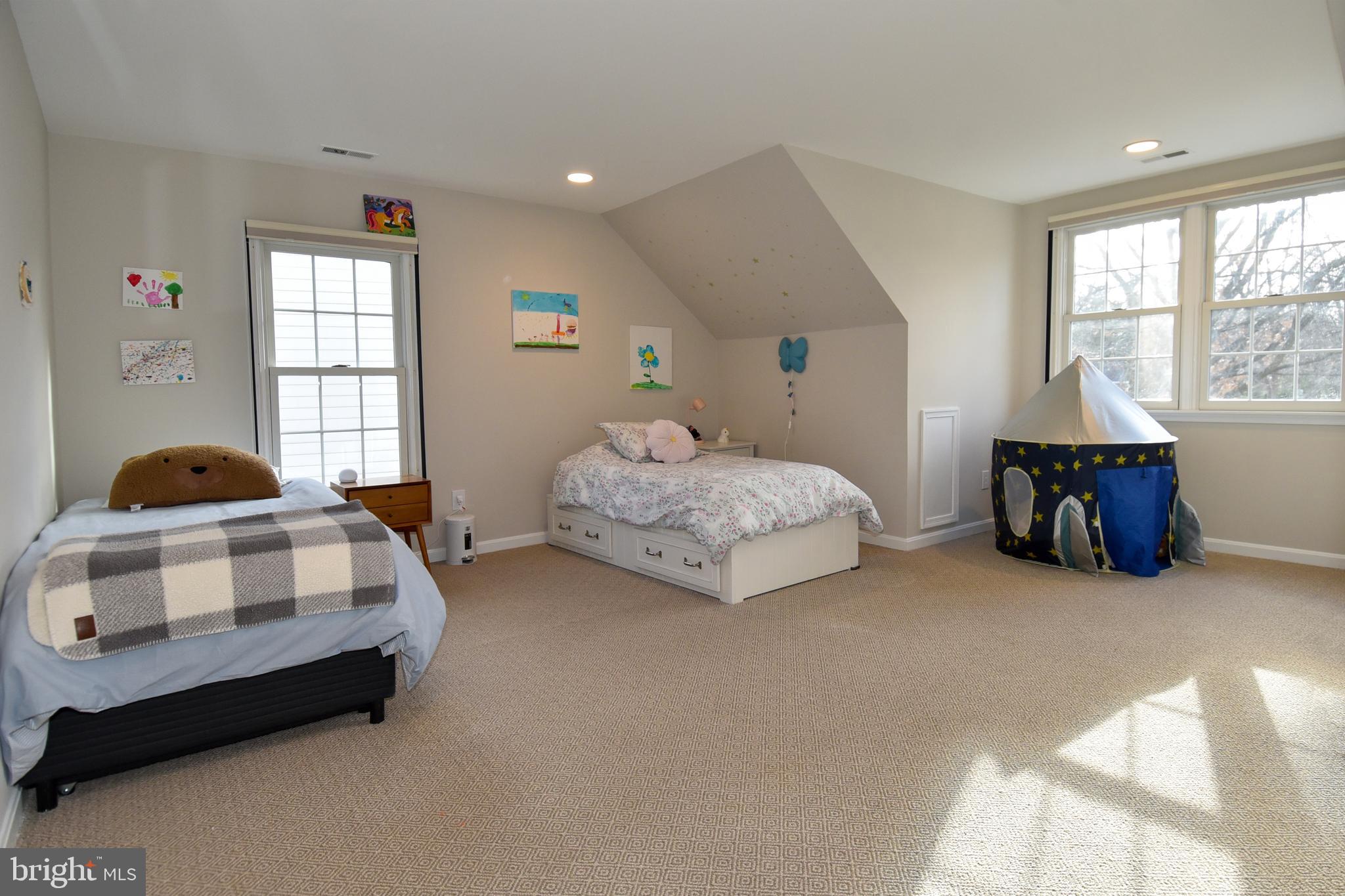 ROSE HILL FALLS - Residential