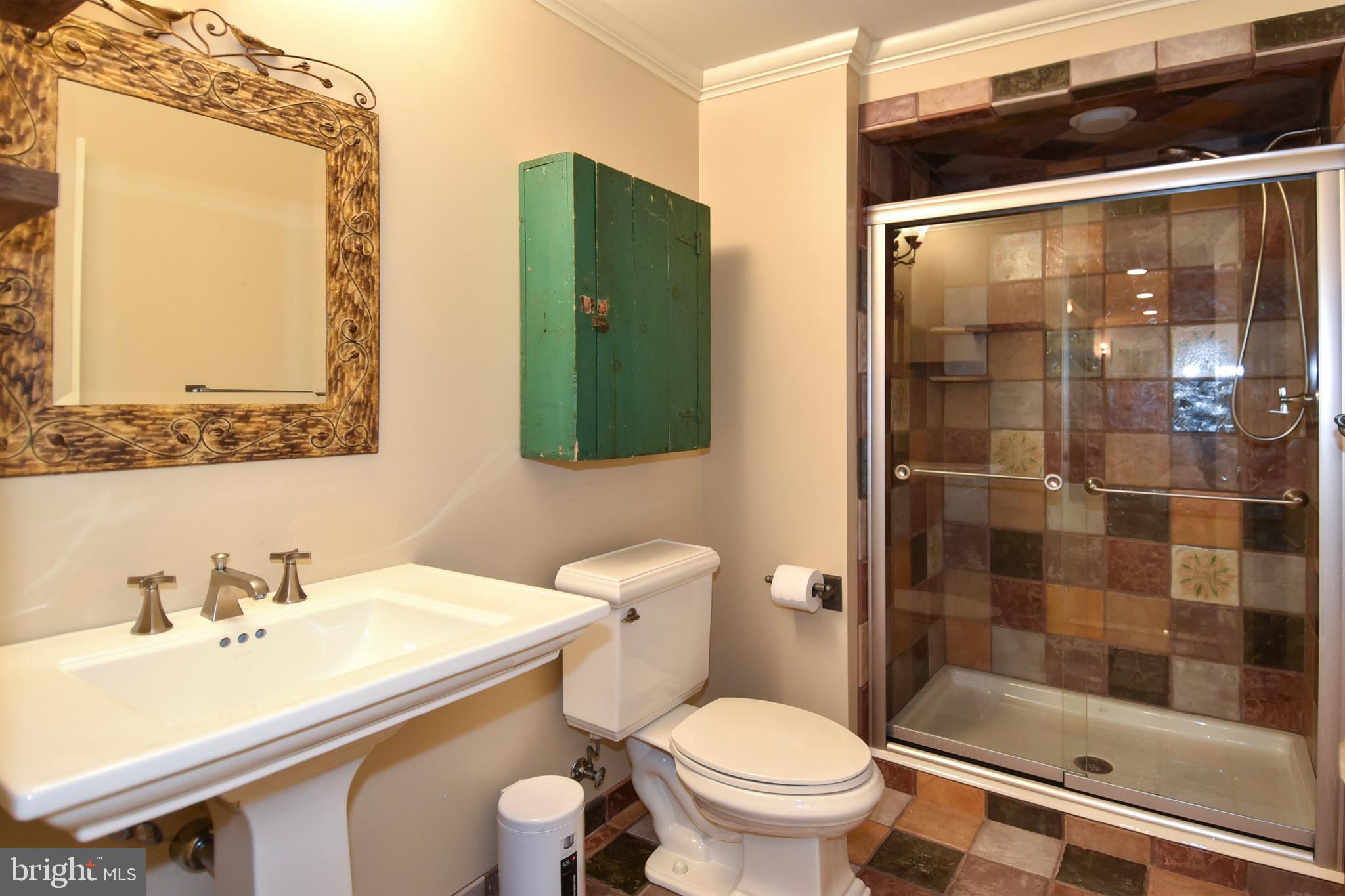 ROSE HILL FALLS - Residential