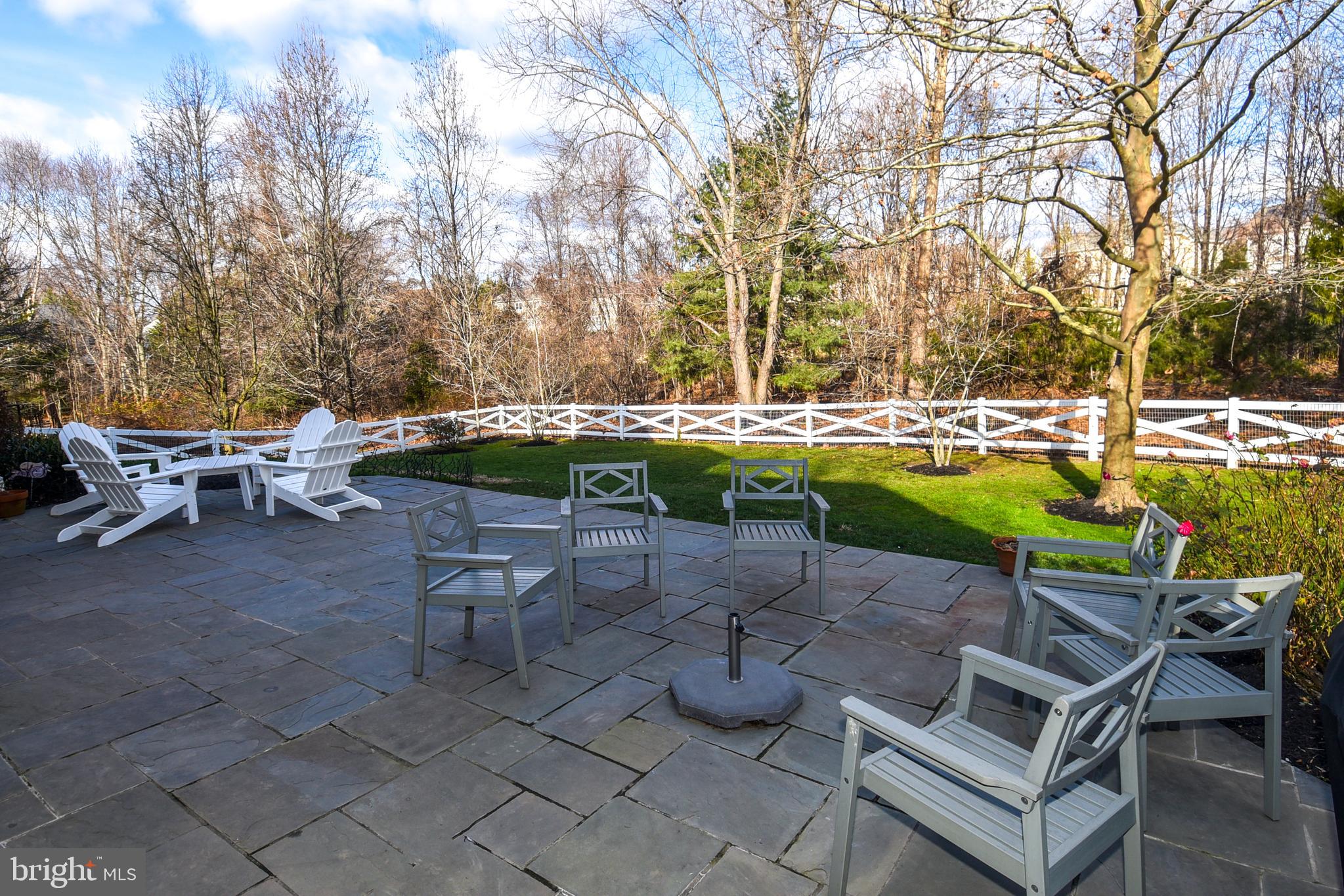 ROSE HILL FALLS - Residential