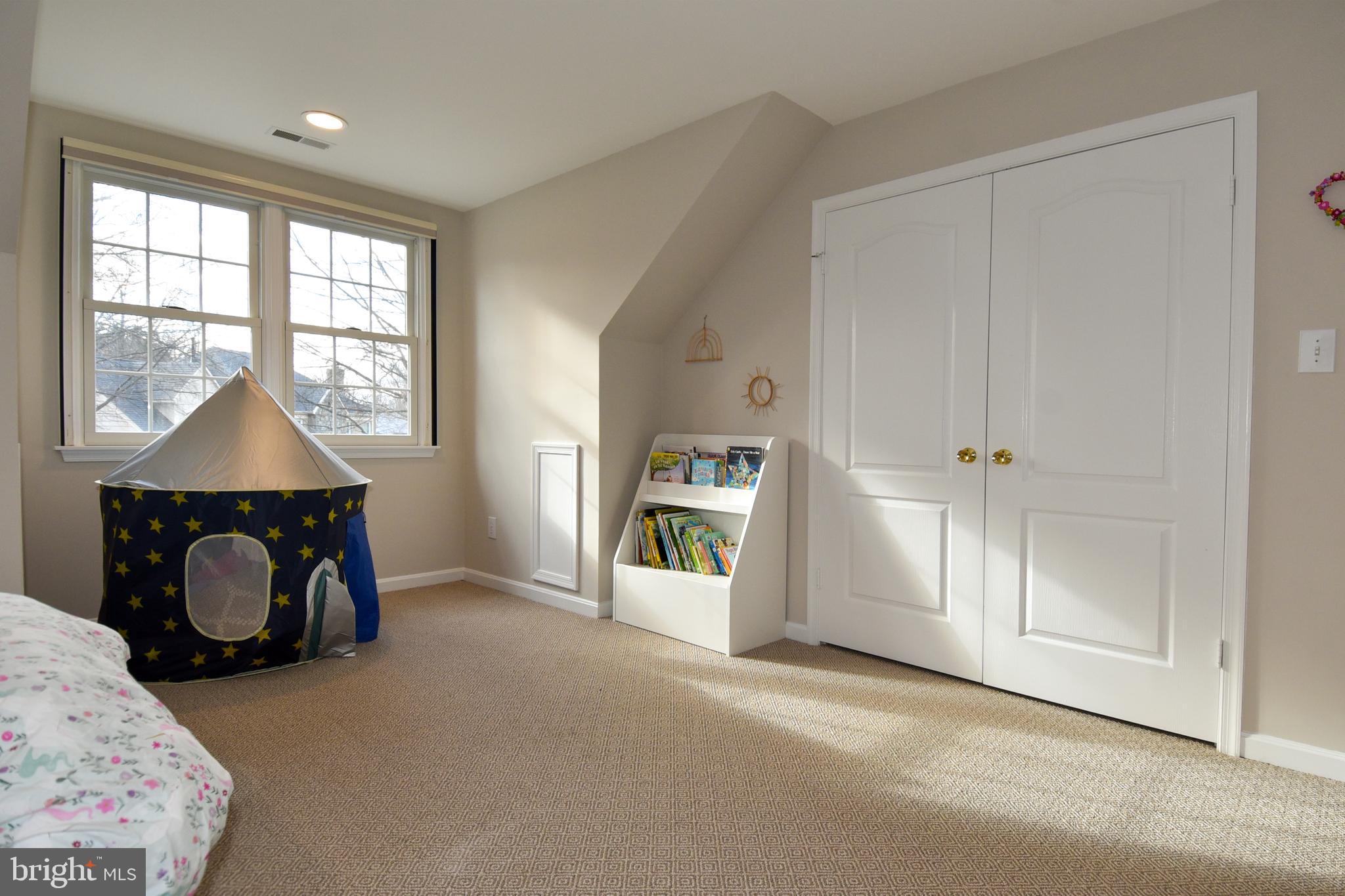 ROSE HILL FALLS - Residential