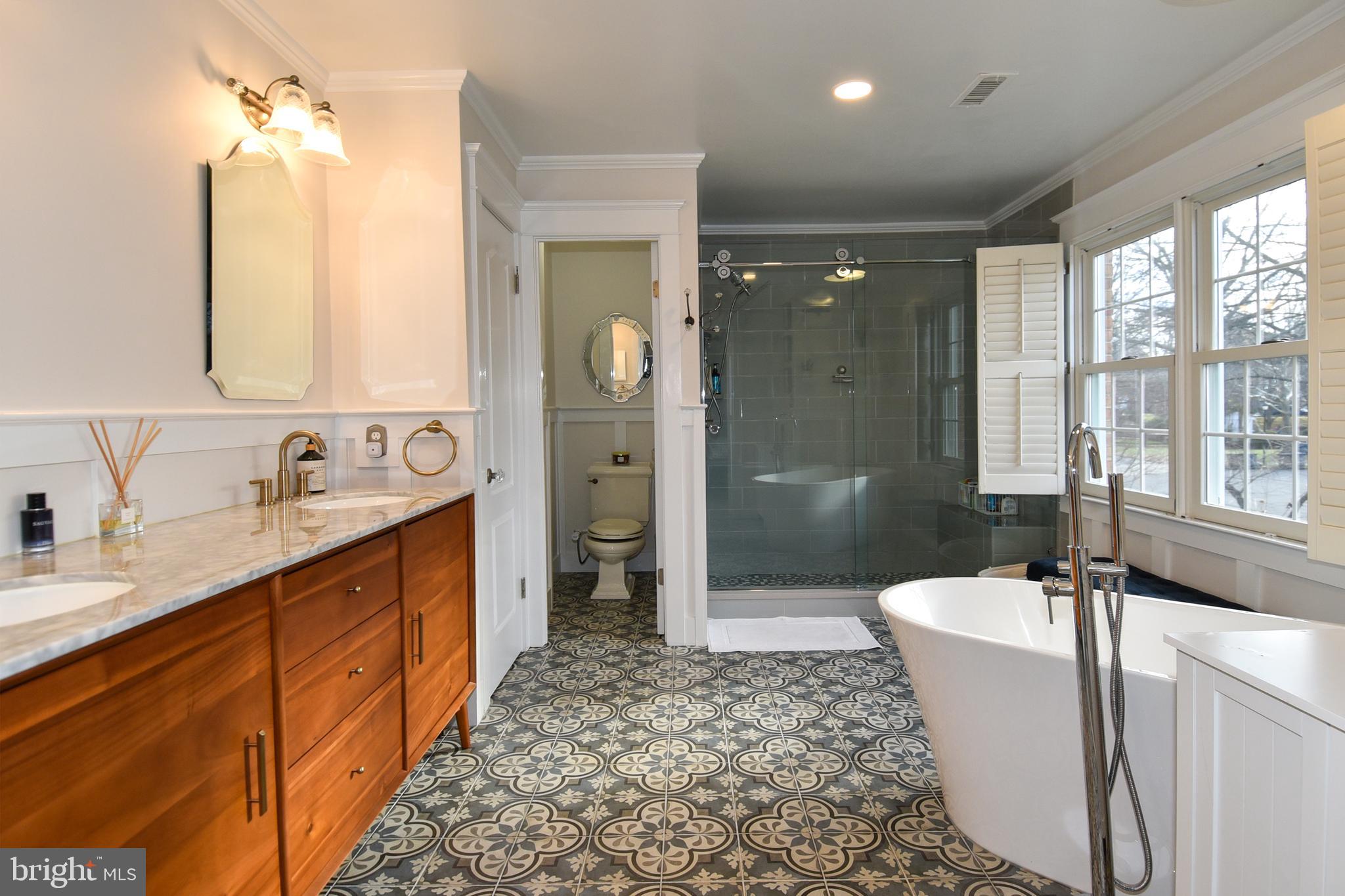 ROSE HILL FALLS - Residential