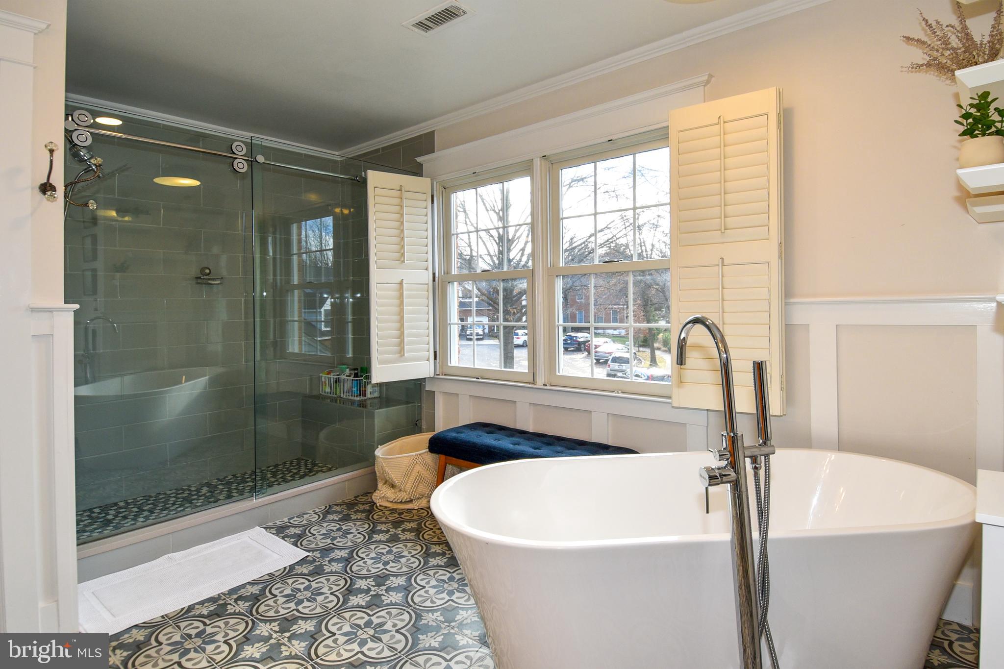 ROSE HILL FALLS - Residential