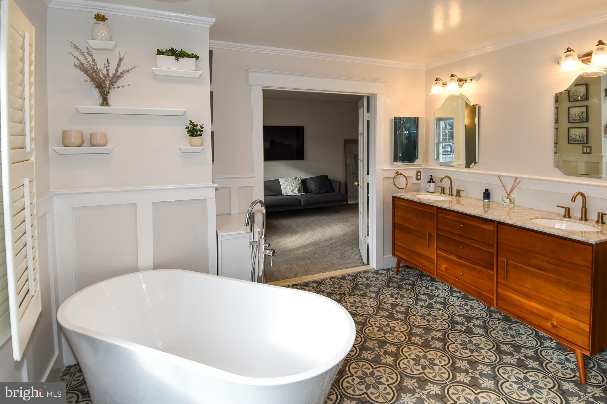 ROSE HILL FALLS - Residential