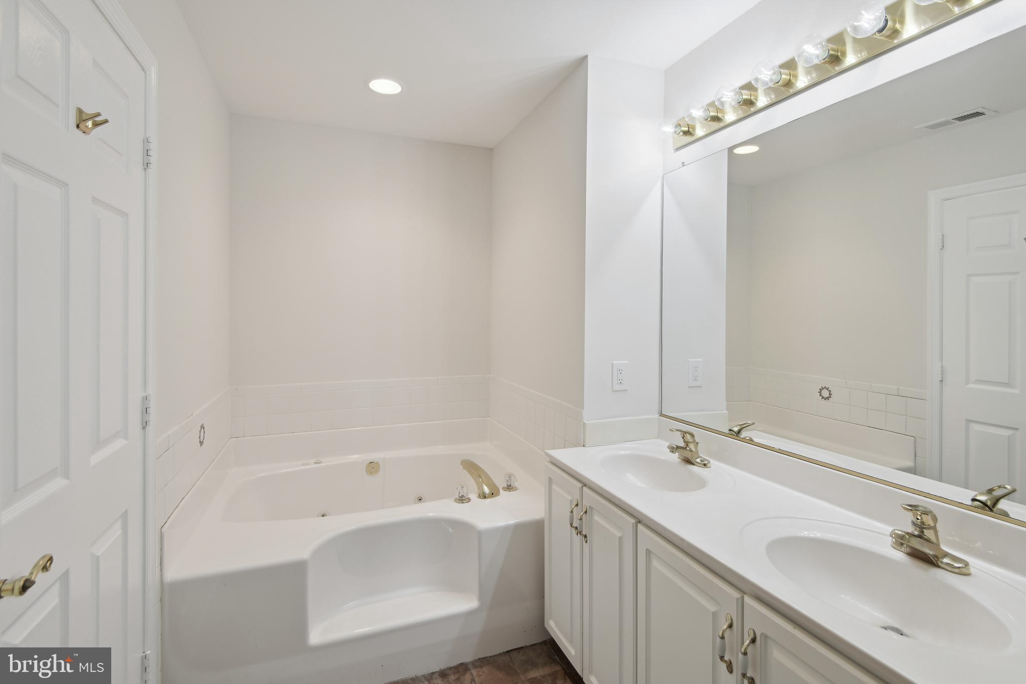 ASHTON - Residential