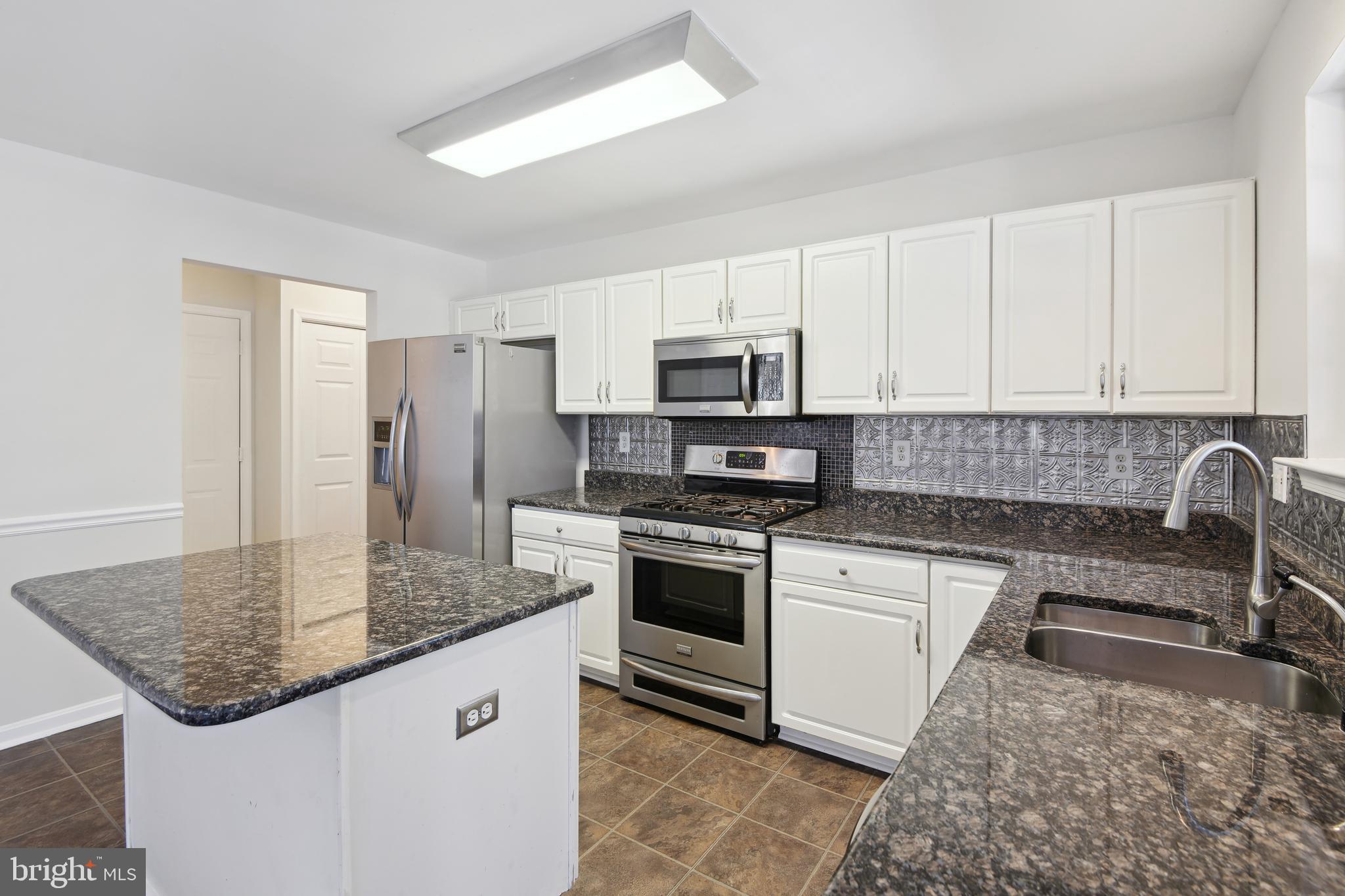 ASHTON - Residential