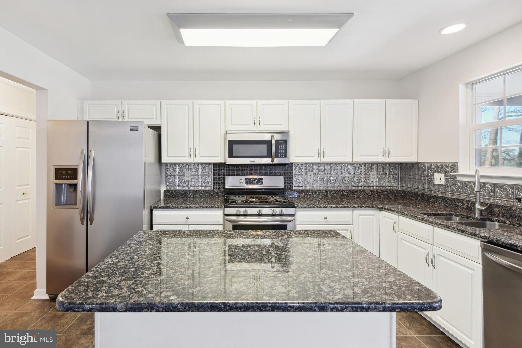 ASHTON - Residential