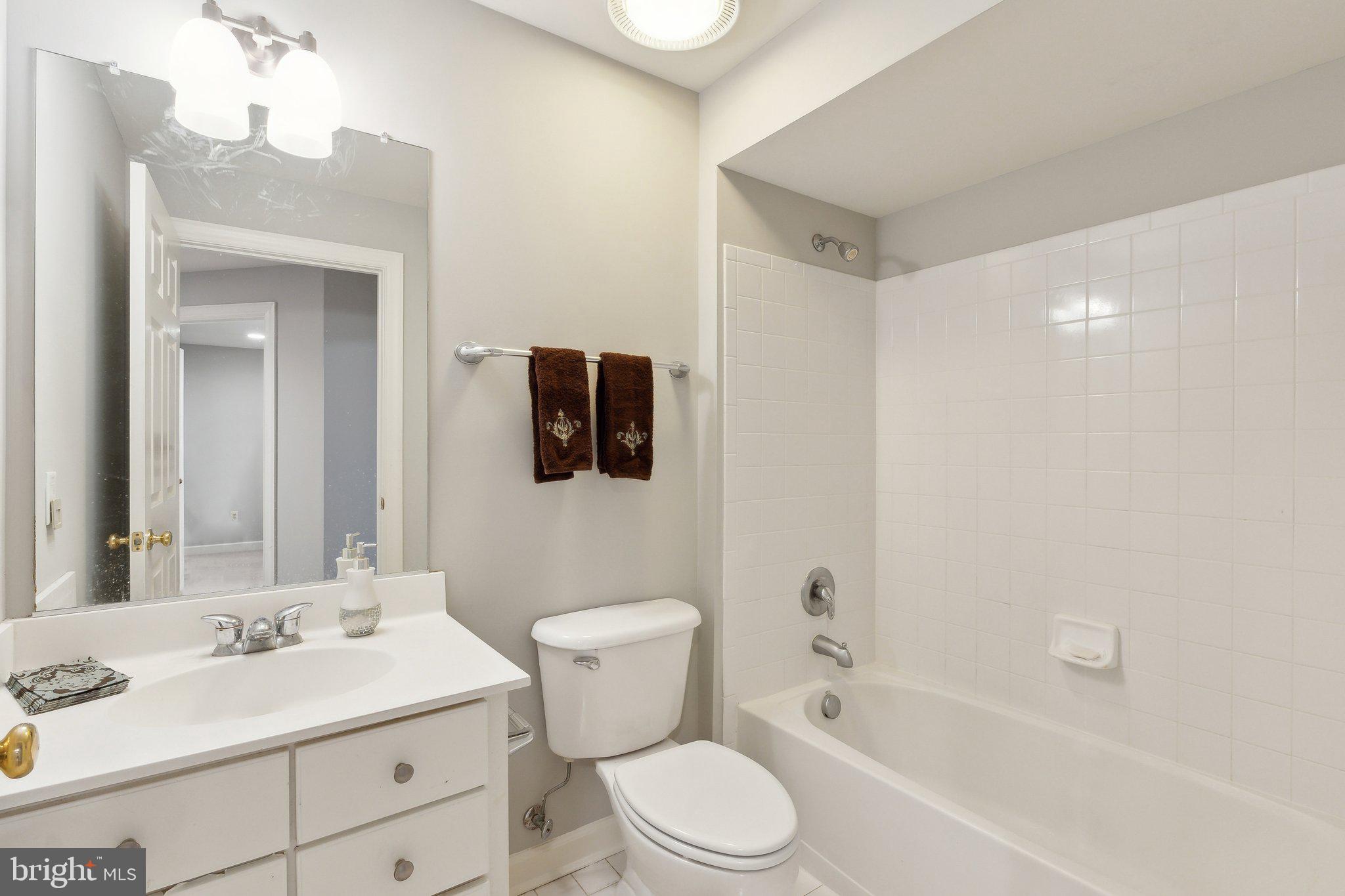 LAKELANDS - Residential