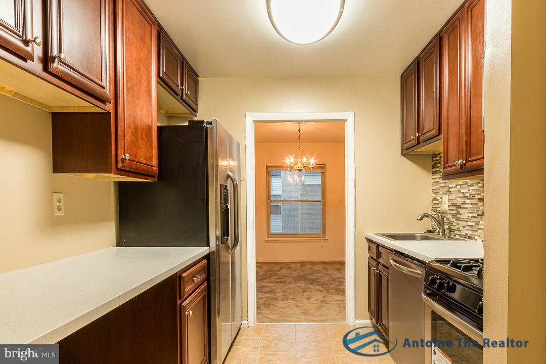 MARLOW TOWERS CONDOMINIUMS - Residential Lease