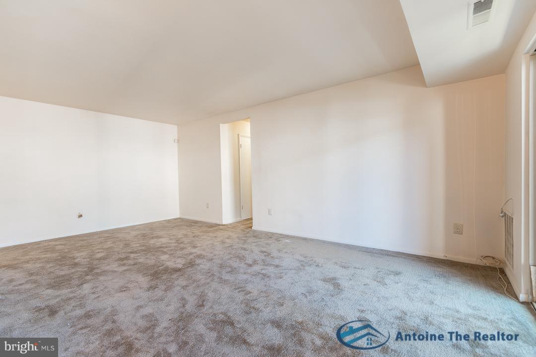 MARLOW TOWERS CONDOMINIUMS - Residential Lease