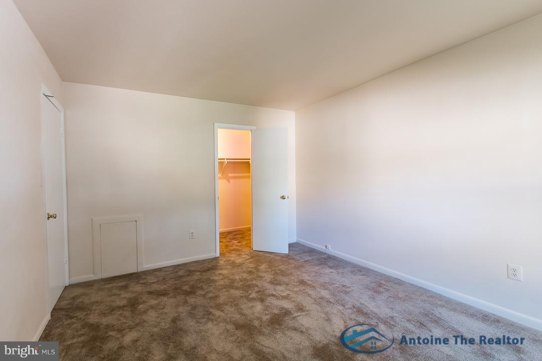 MARLOW TOWERS CONDOMINIUMS - Residential Lease