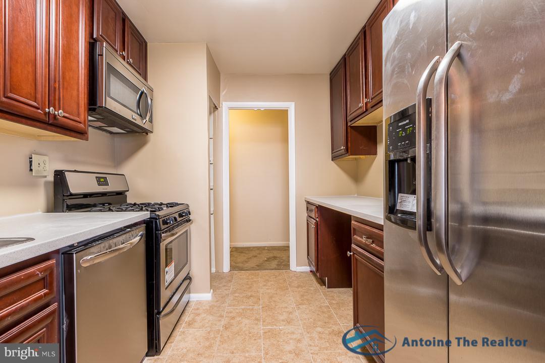 MARLOW TOWERS CONDOMINIUMS - Residential Lease