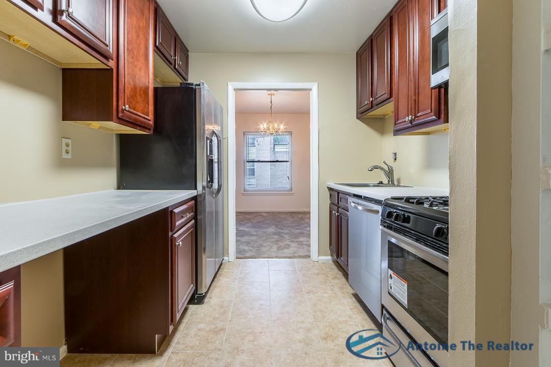 MARLOW TOWERS CONDOMINIUMS - Residential Lease