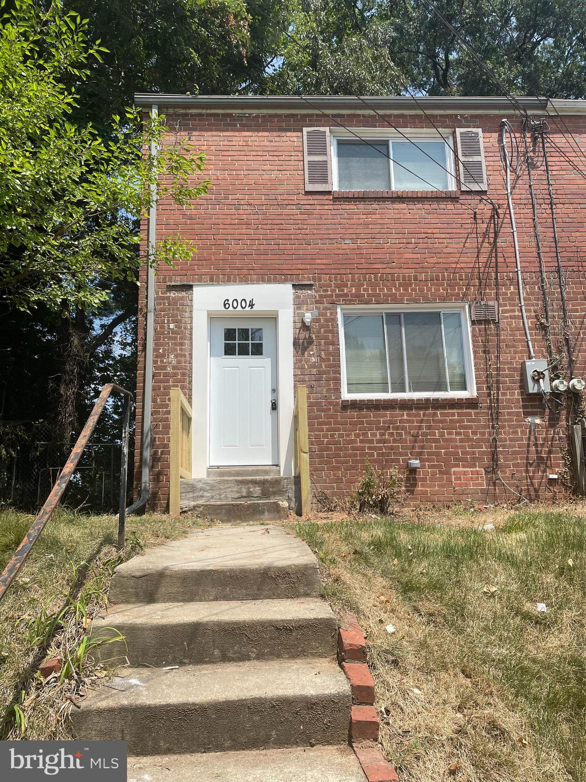 Recently renovated 3 bedrooms, 2 bath - end unit townhouse. All bedrooms are on the 2nd floor - open layout on the first floor with kitchen and living room. Nice backyard that is behind a park. Quiet neighborhood - close to stores and restaurants. Near BW Parkway, Beltway, Metro, and Bus stops.