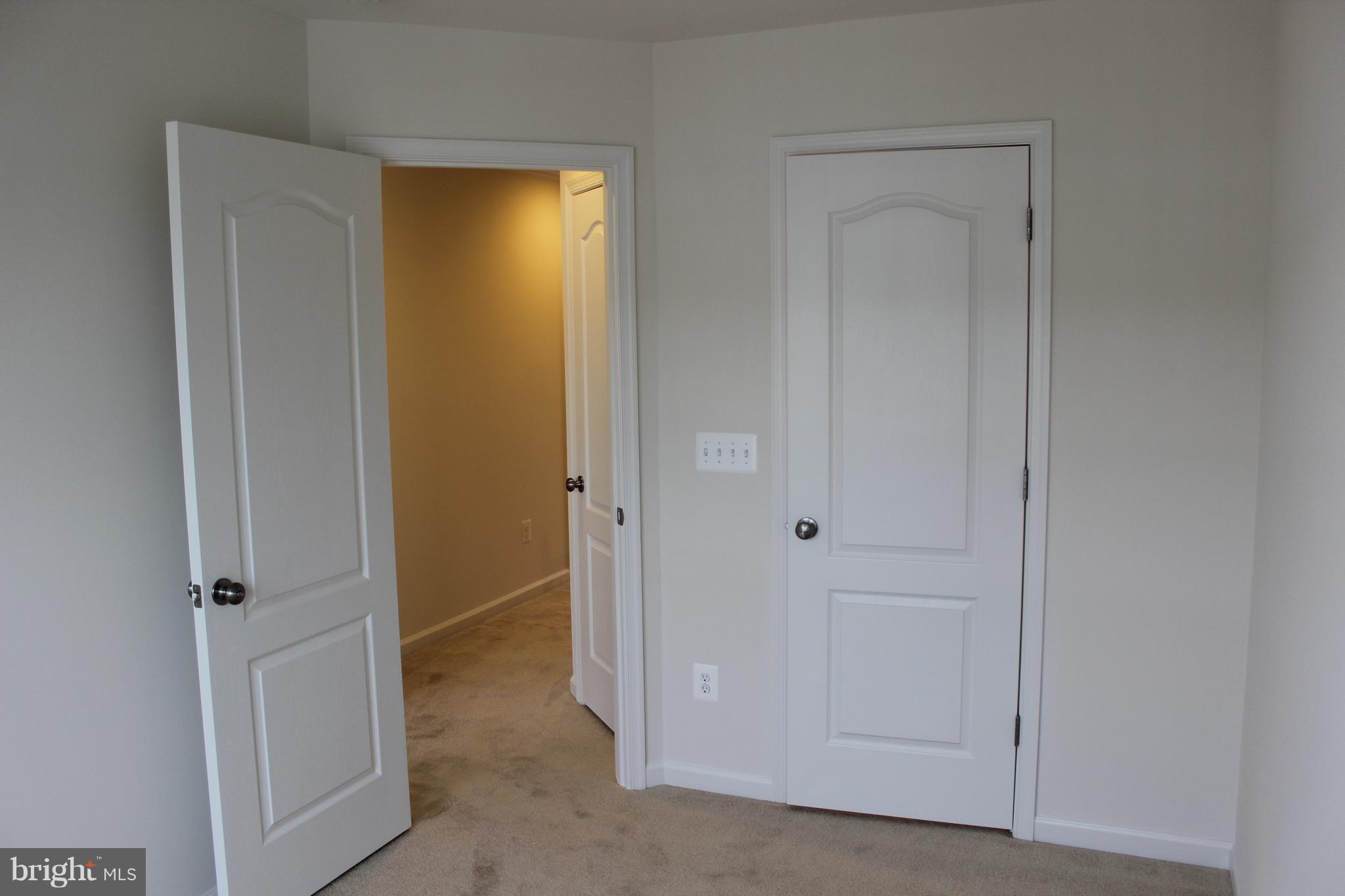 SIGNATURE AT BROADLANDS - Residential Lease