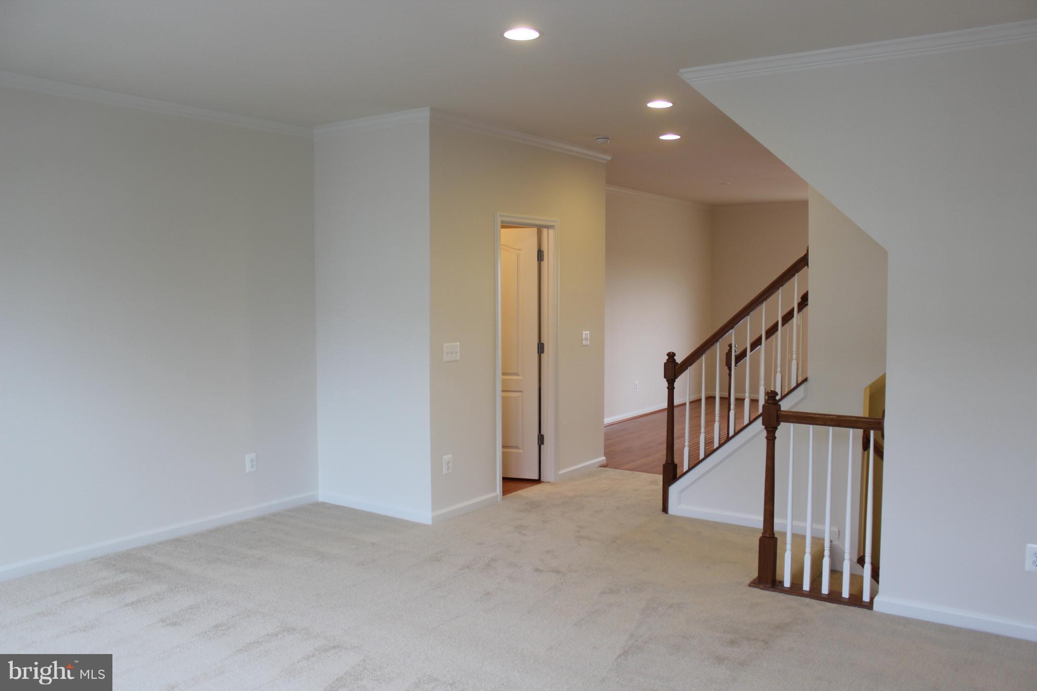 SIGNATURE AT BROADLANDS - Residential Lease