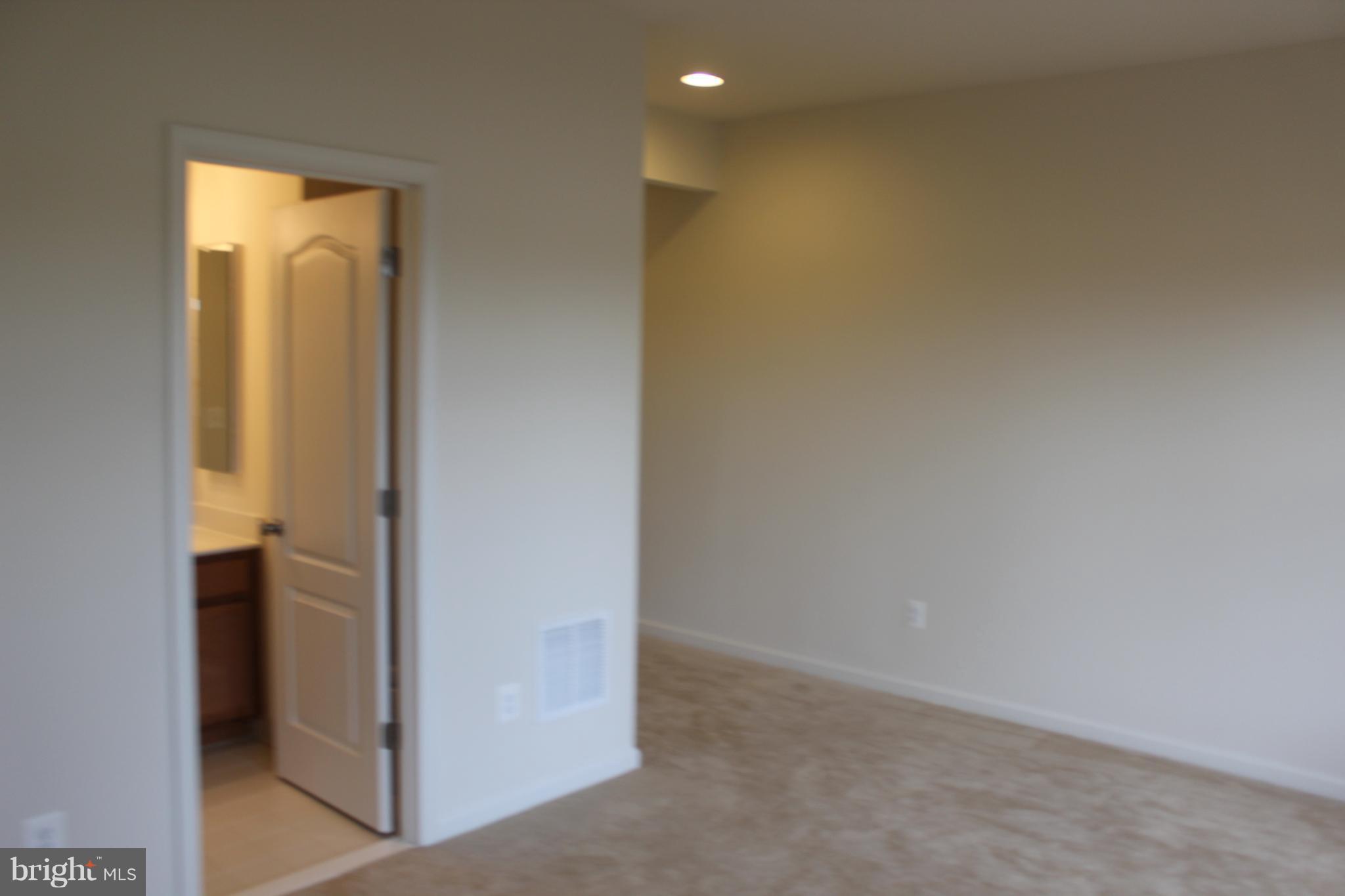 SIGNATURE AT BROADLANDS - Residential Lease