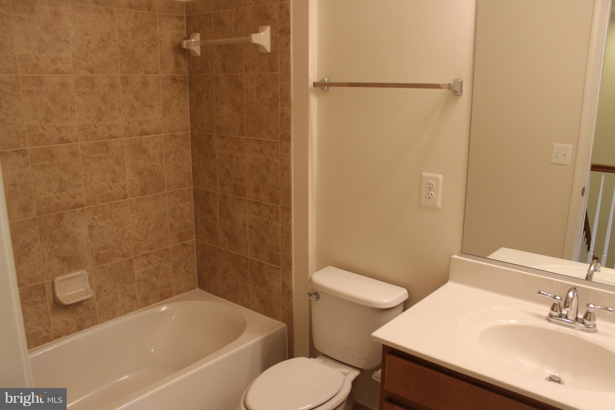 SIGNATURE AT BROADLANDS - Residential Lease