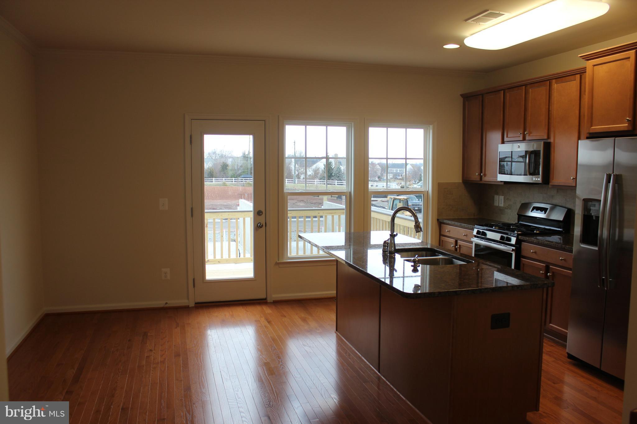 SIGNATURE AT BROADLANDS - Residential Lease