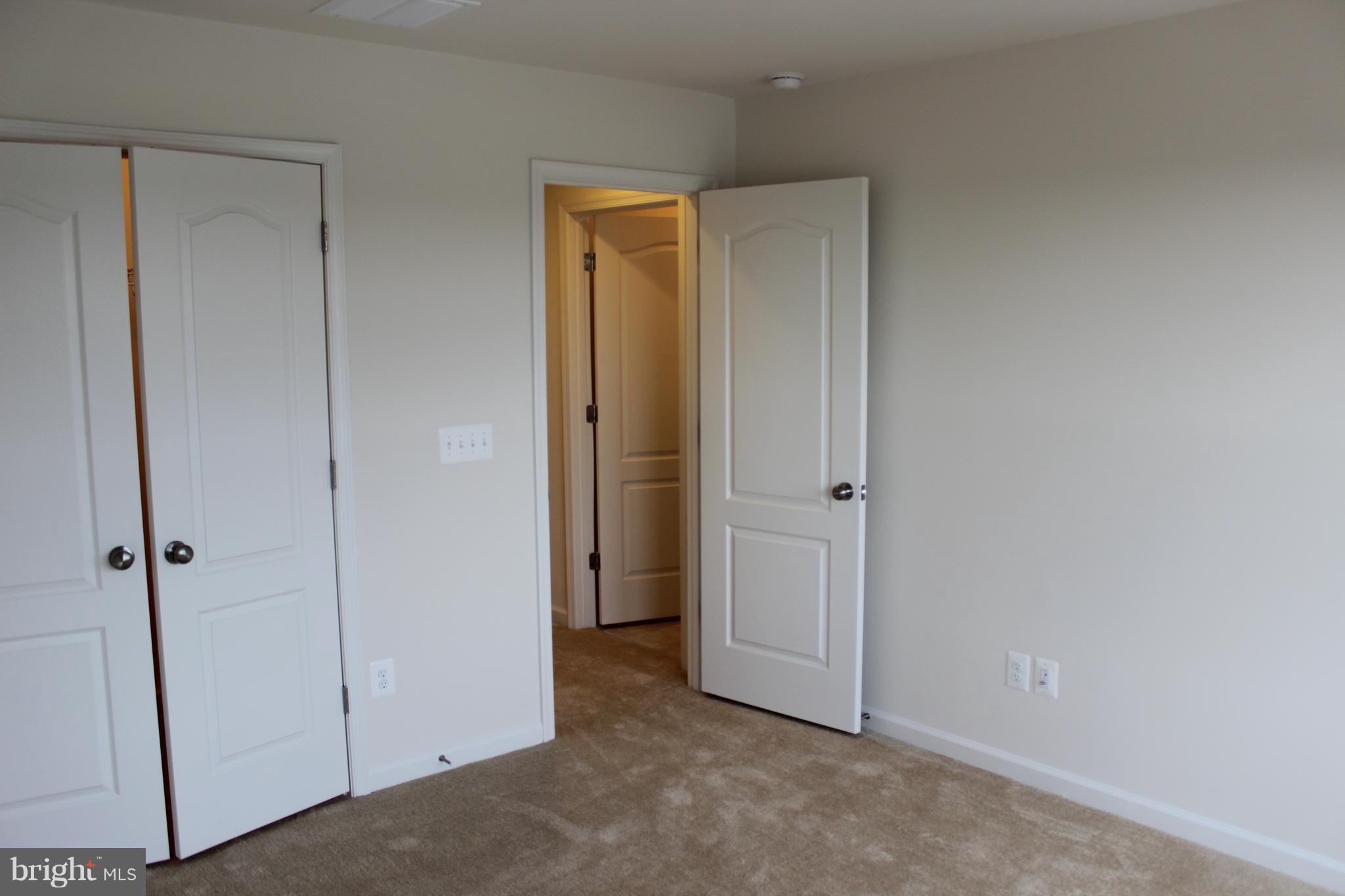 SIGNATURE AT BROADLANDS - Residential Lease