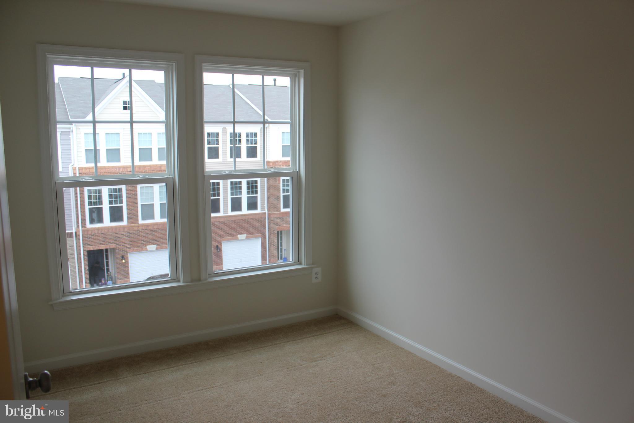 SIGNATURE AT BROADLANDS - Residential Lease